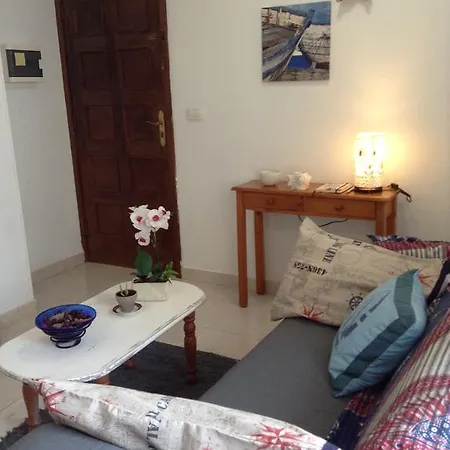 Tenerife Los Cristianos: Ad Un Passo Dal Mare. *
